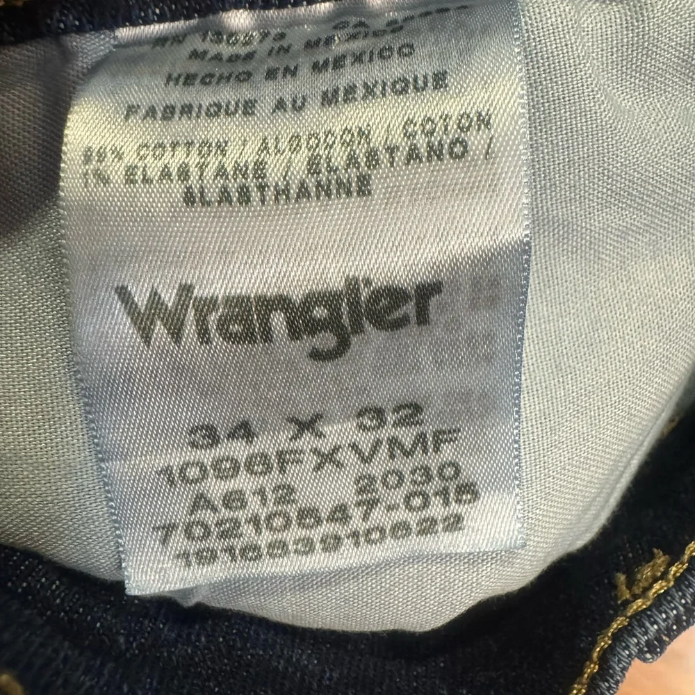 NWT Wrangler Regular Fit Size:34x32 Regular Fit Jeans Straight Dark Wash Men